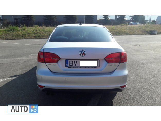 Second-hand VW Jetta 140 CP (102 kW) 2011 Gri Berlinǎ