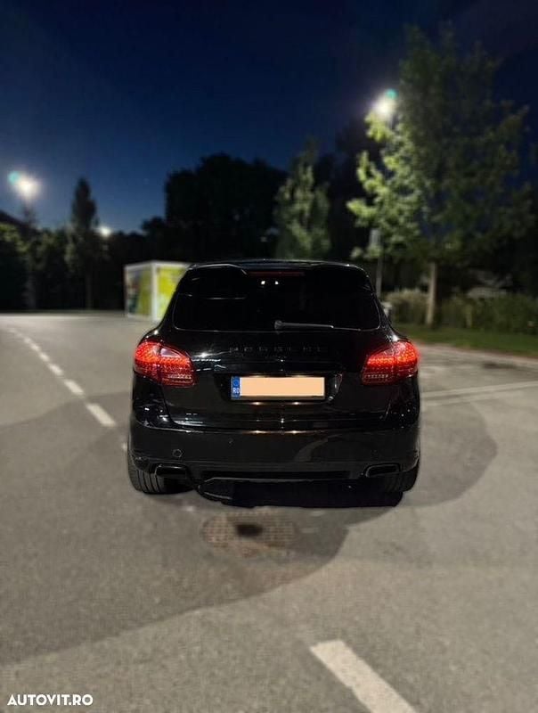 Second-hand Porsche Cayenne 240 CP (176 kW) 2011 Culoarenegru SUV