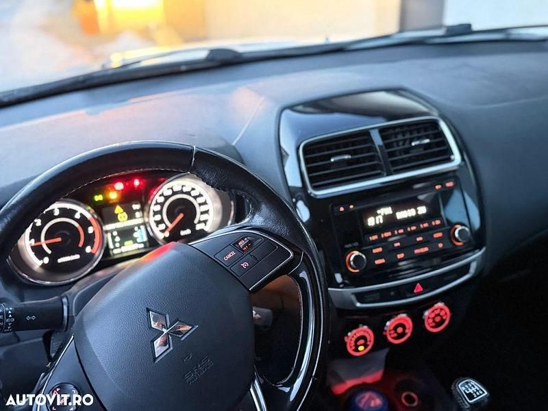 Second-hand Mitsubishi ASX Intense 114 CP (83 kW) 2017 Culoarealb SUV