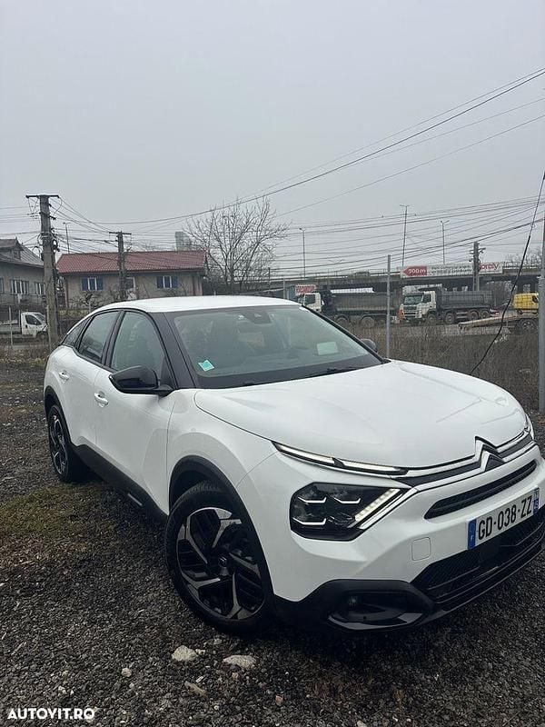 Second-hand Citroën C4 Feel 130 CP (95 kW) 2022 Culoarealb Hatchback
