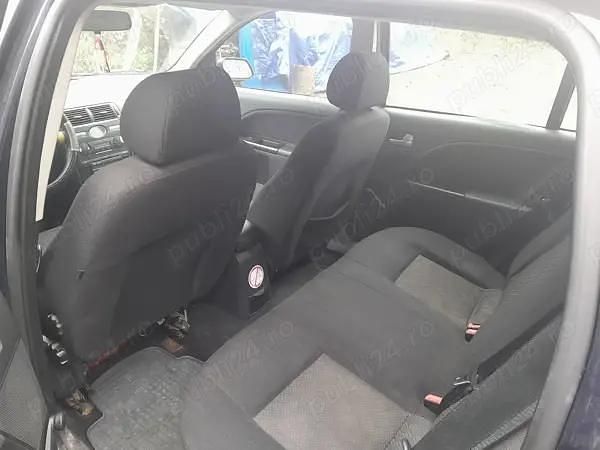 Second-hand Ford Mondeo 130 CP (95 kW) 2005 Albastru Hatchback