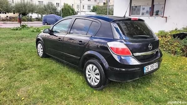 Second-hand Opel Astra 110 CP (80 kW) 2005 Berlinǎ