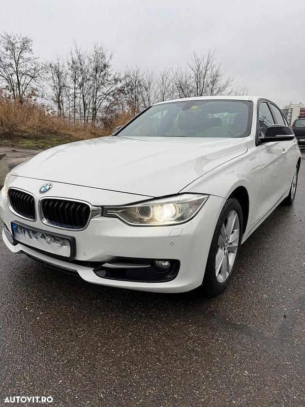 Second-hand BMW 328 Sport Line 245 CP (180 kW) 2013 Culoarealb Berlinǎ