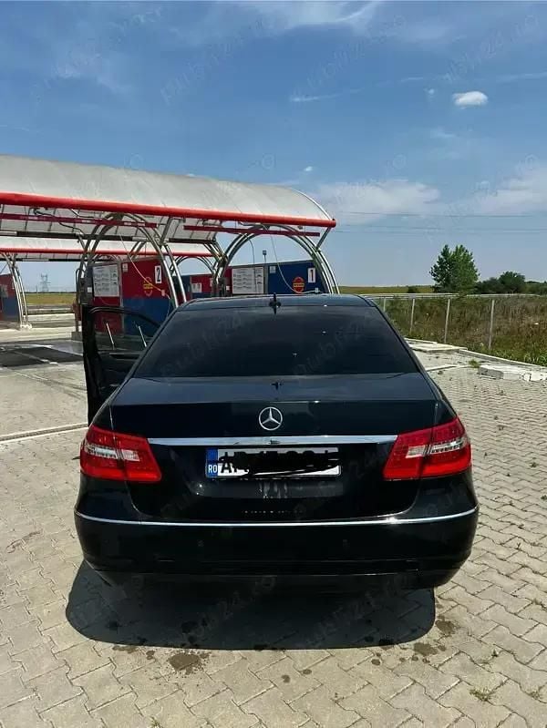Utilizat 2011 Mercedes E220 Avantgarde Berlinǎ | 5.800 EUR - Imagine 1/4