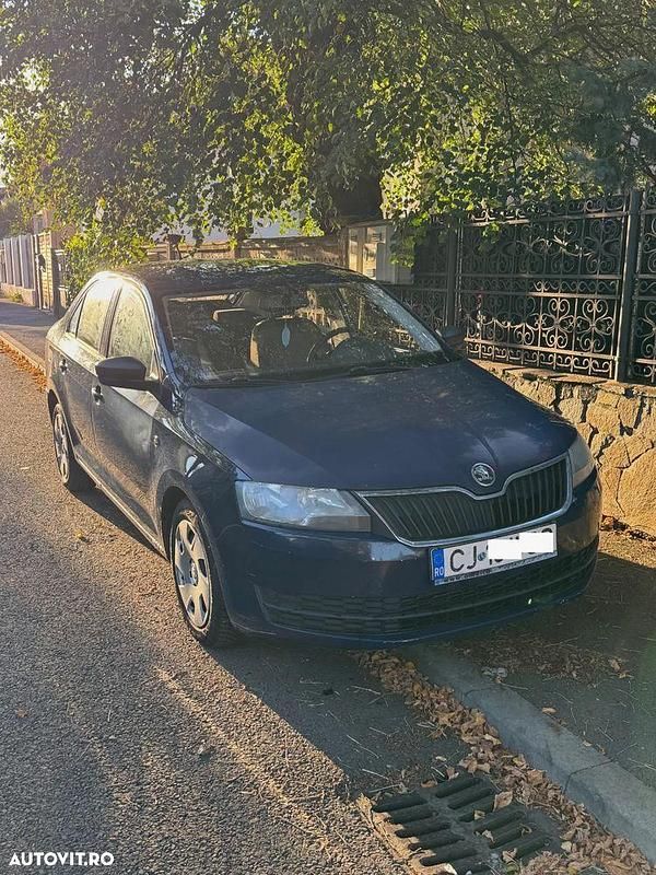 Culoarealbastru Utilizat 2013 Skoda Rapid Hatchback | 4.200 EUR (Preț OK) - Imagine 1/4