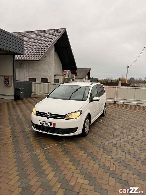 Alb Utilizat 2011 VW Touran Monovolum | 4.800 EUR (Preț bun) - Imagine 1/4