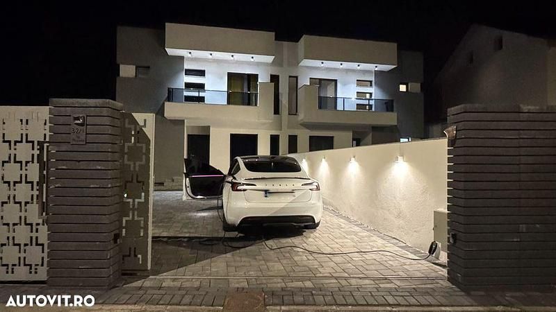 Alb Utilizat 2024 Tesla Model 3 Standard Range Plus Berlinǎ | 35.000 EUR (Scump) - Imagine 1/4