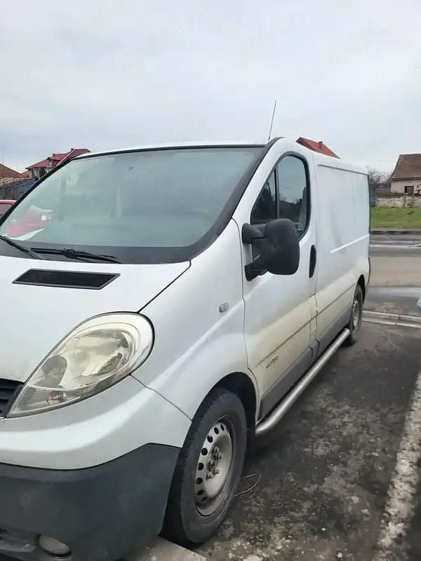 Second-hand Renault Trafic 150 CP (110 kW) 2009 Alb Monovolum