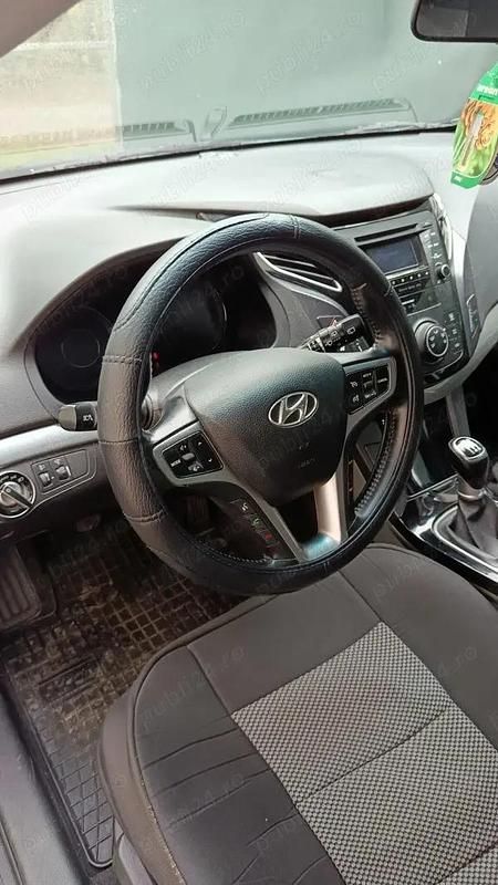 Second-hand Hyundai i40 136 CP (100 kW) 2014 Albastru Break