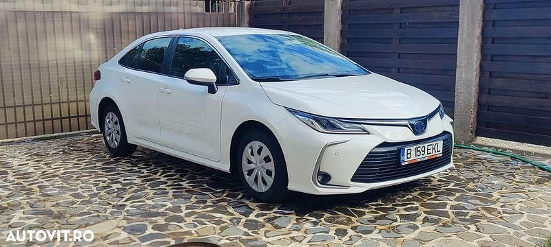 Alb Utilizat 2023 Toyota Corolla Berlinǎ | 20.990 EUR (Preț bun) - Imagine 1/4