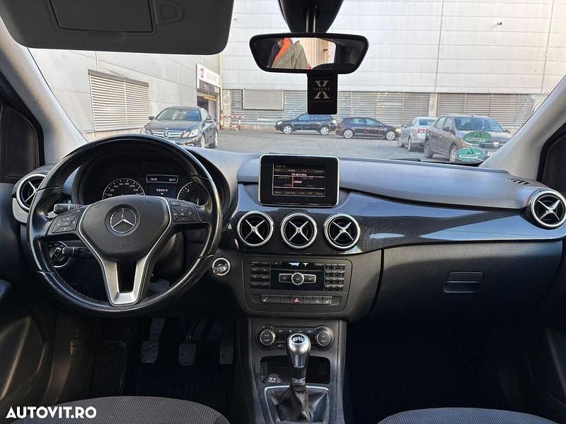 Second-hand Mercedes 180 109 CP (80 kW) 2013 Culoarealbastru Berlinǎ