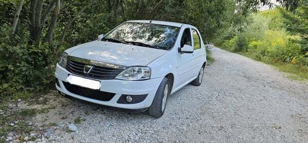 Alb Utilizat 2010 Dacia Logan Berlinǎ | 1.900 EUR (Preț OK) - Imagine 1/3
