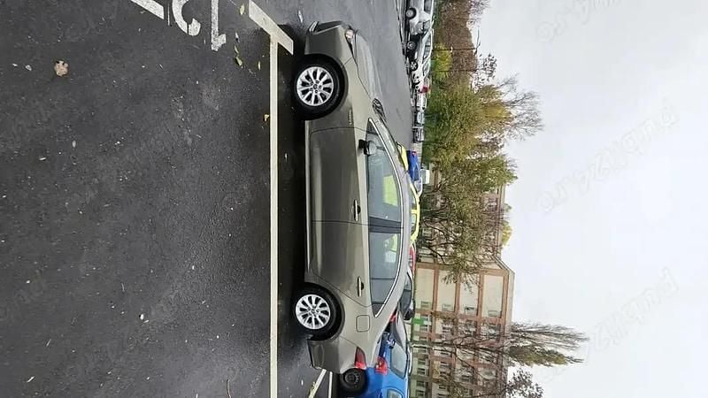 Second-hand Toyota Corolla Hybrid 122 CP (89 kW) 2021 Verde Berlinǎ