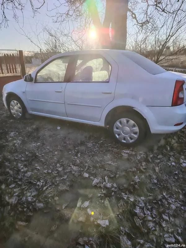 Utilizat 2010 Dacia Logan Berlinǎ | 2.000 EUR (Preț bun) - Imagine 1/4