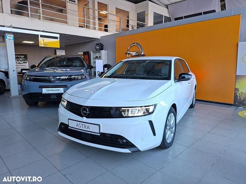 Second-hand Opel Astra Business Edition 130 CP (95 kW) 2024 Alb Hatchback