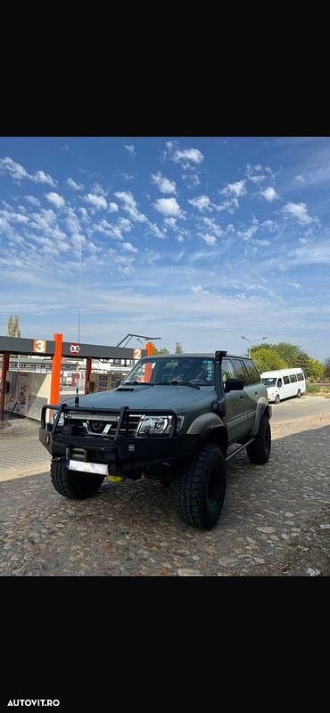 Culoareverde Utilizat 2004 Nissan Patrol SUV | 21.000 EUR - Imagine 1/4