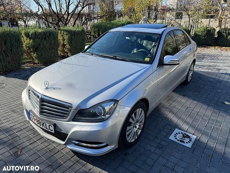 Culoareargint Utilizat 2013 Mercedes C250 Elegance Berlinǎ | 8.995 EUR (Preț OK) - Imagine 1/4