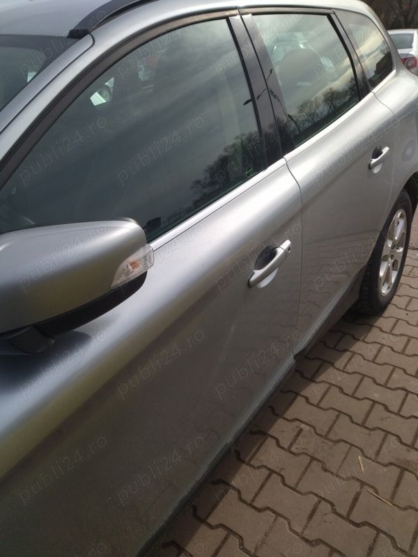 Utilizat 2011 Volvo XC60 SUV | 10.000 EUR (Preț bun) - Imagine 1/4