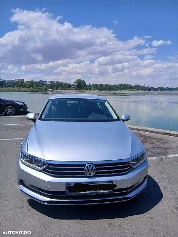 Gri Utilizat 2018 VW Passat Highline Berlinǎ | 18.000 EUR (Preț bun) - Imagine 1/4