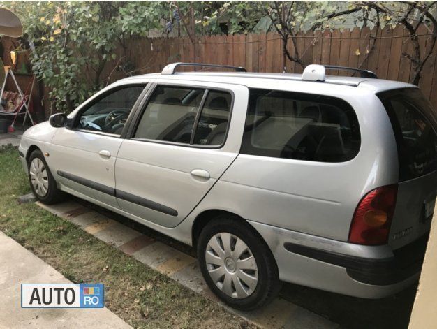 Gri Utilizat 2003 Renault Mégane GrandTour Break | 990 EUR - Imagine 1/4