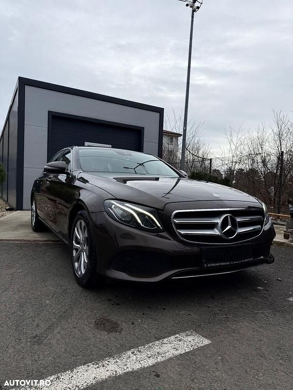 Second-hand Mercedes E200 184 CP (135 kW) 2016 Culoaremaro Berlinǎ