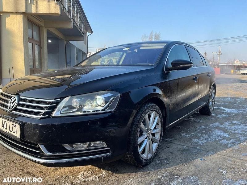 Culoarenegru Utilizat 2014 VW Passat Highline Berlinǎ | 8.350 EUR (Preț bun) - Imagine 1/4