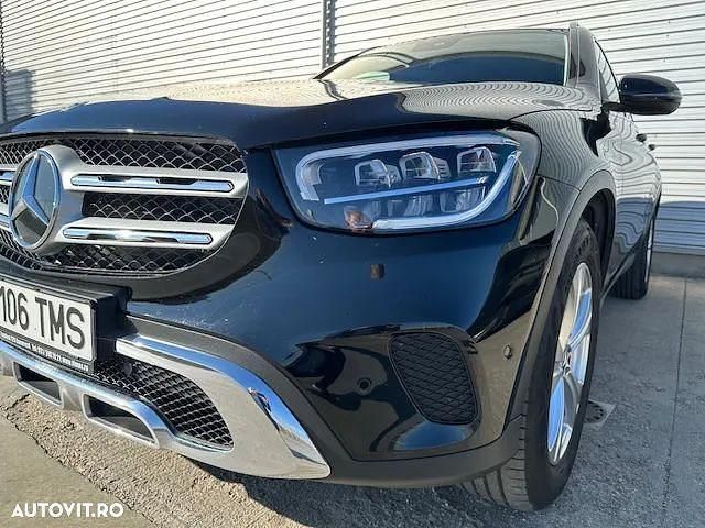 Culoarenegru Utilizat 2022 Mercedes GLC220 SUV | 37.498 EUR (Preț OK) - Imagine 1/4