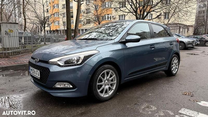 Culoarealbastru Second-hand 2018 Hyundai i20 Blackline | 7.500 EUR (Preț bun) - Imagine 1/4