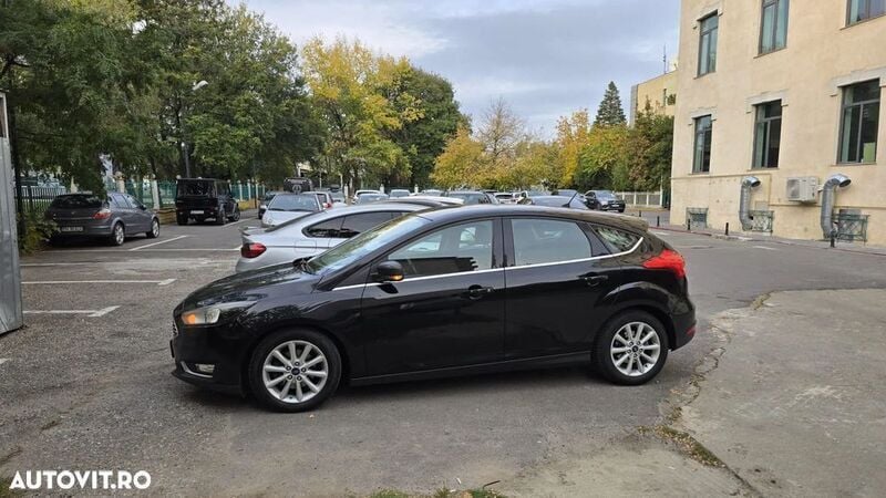 Negru Utilizat 2017 Ford Focus Hatchback | 6.799 EUR (Super Preț) - Imagine 1/4