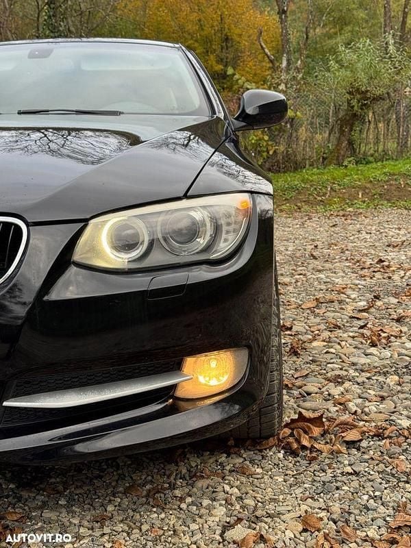 Culoarenegru Utilizat 2013 BMW 320 Exclusive Coupe | 10.490 EUR (Puțin scump) - Imagine 1/4