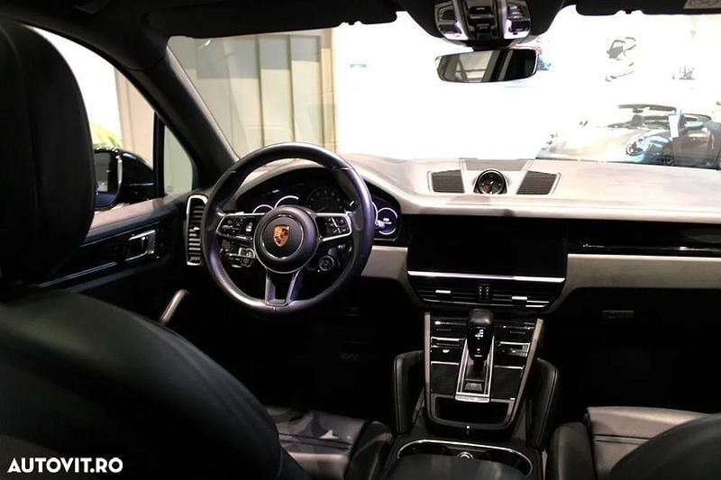 Second-hand Porsche Cayenne 462 CP (339 kW) 2022 Culoarenegru SUV