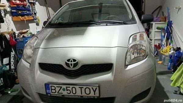 Argintiu Utilizat 2010 Toyota Yaris Hatchback | 5.500 EUR (Scump) - Imagine 1/4