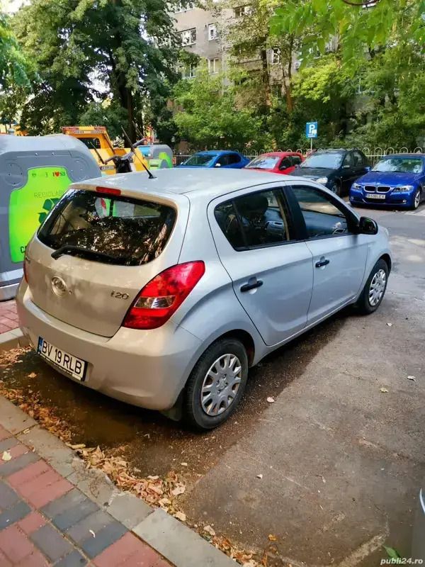 Argintiu Utilizat 2012 Hyundai i20 Hatchback | 5.300 EUR - Imagine 1/4