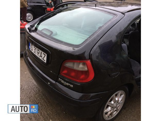Negru Utilizat 2002 Renault Mégane II Hatchback | 1.500 EUR (Preț OK) - Imagine 1/4