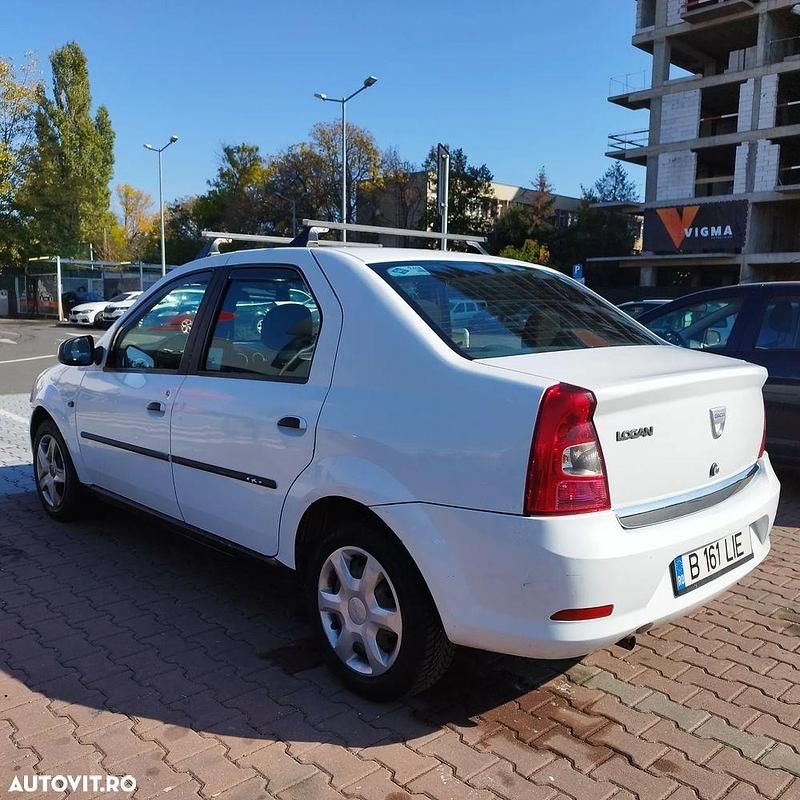 Culoarealb Utilizat 2011 Dacia Logan Lauréate Berlinǎ | 2.300 EUR (Preț OK) - Imagine 1/4