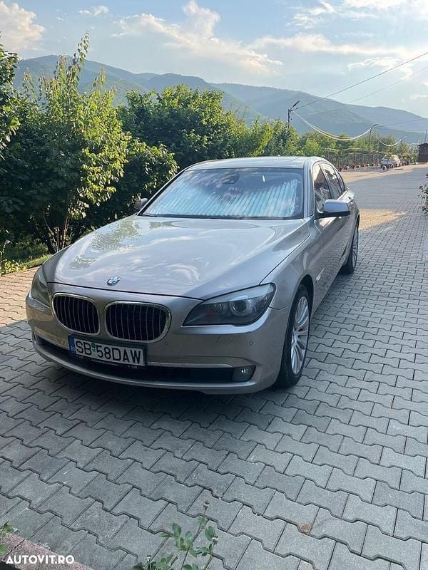 Gri Utilizat 2011 BMW 740 Berlinǎ | 12.800 EUR (Scump) - Imagine 1/4