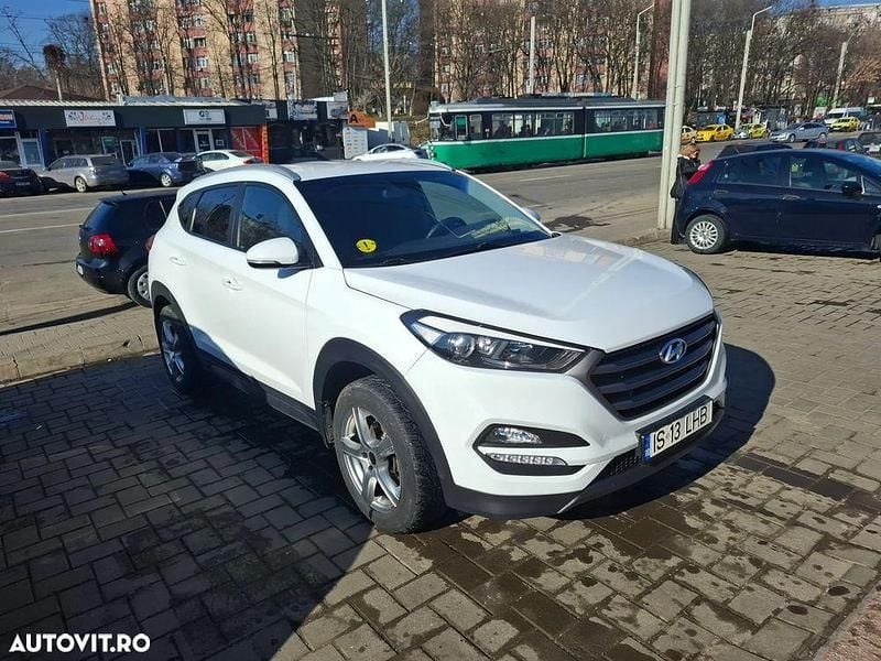 Alb Utilizat 2015 Hyundai Tucson SUV | 11.990 EUR (Preț bun) - Imagine 1/4