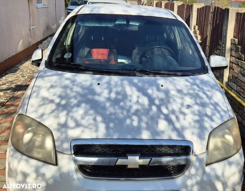 Alb Utilizat 2009 Chevrolet Aveo SE Hatchback | 1.200 EUR (Super Preț) - Imagine 1/3