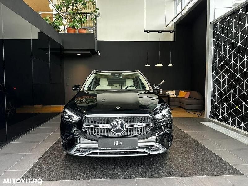 Culoarenegru Nouă 2025 Mercedes GLA220 SUV | 54.810 EUR (Scump) - Imagine 1/4