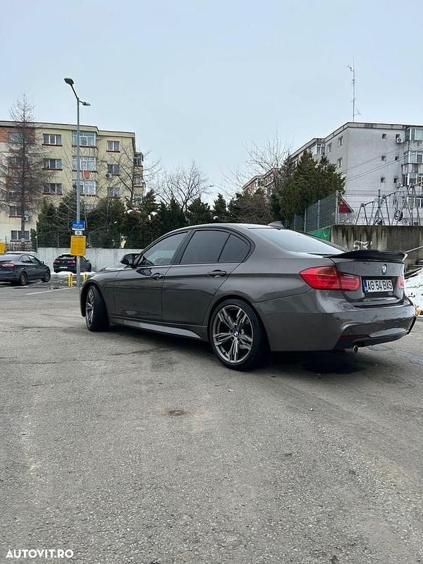 Second-hand BMW 318 Sport Line 143 CP (105 kW) 2013 Culoaremaro Berlinǎ