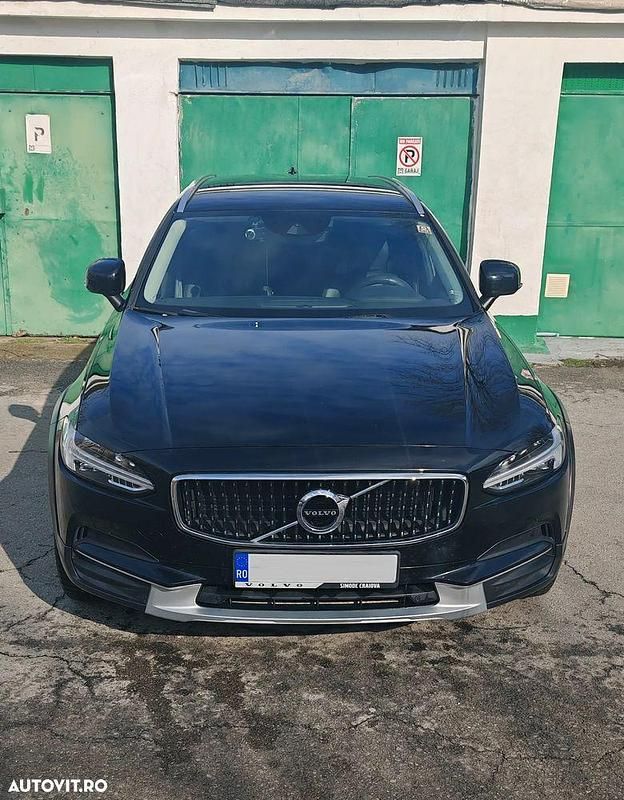 Second-hand Volvo V90 Kinetic 190 CP (139 kW) 2018 Culoarenegru Break