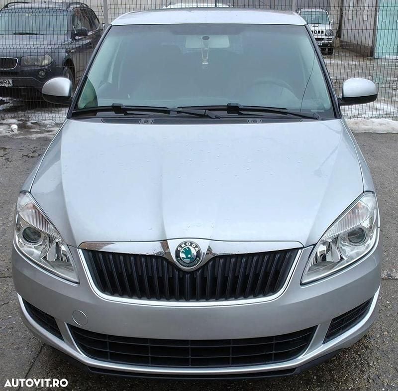 Culoareargint Second-hand 2011 Skoda Fabia Hatchback | 3.500 EUR (Preț OK) - Imagine 1/4