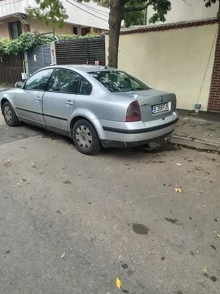 Second-hand VW Passat 74 CP (54 kW) 2004 Argintiu Berlinǎ