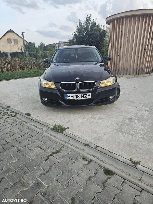Culoarealte culori Utilizat 2008 BMW 318 Berlinǎ | 3.499 EUR (Preț bun) - Imagine 1/4