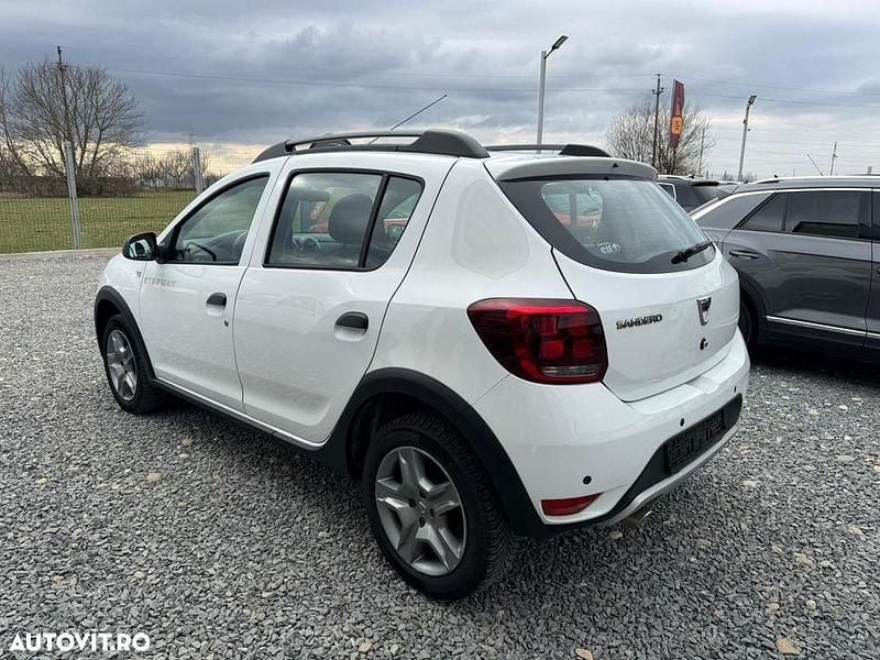 Second-hand Dacia Sandero Stepway 90 CP (66 kW) 2018 Culoarealb