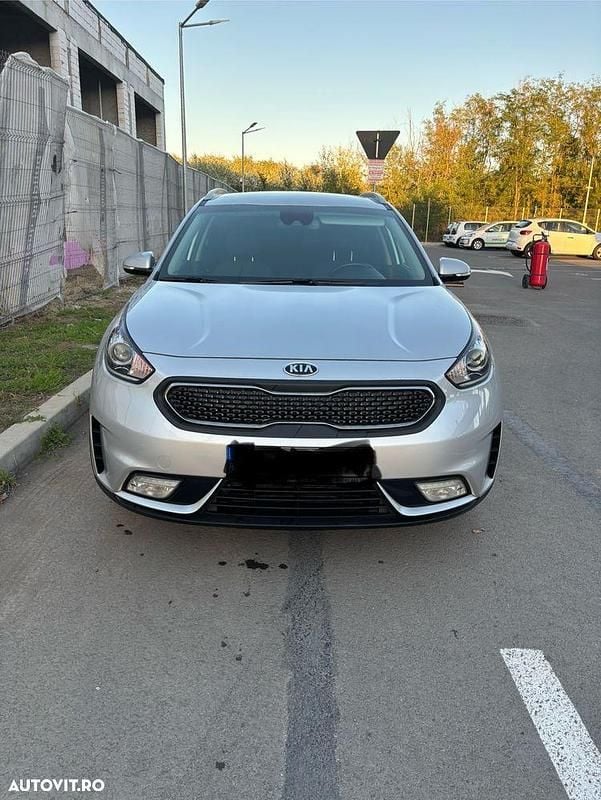 Culoareargint Utilizat 2019 Kia Niro SUV | 12.000 EUR (Super Preț) - Imagine 1/4