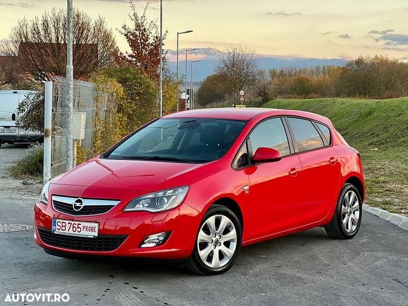Culoarerosu Utilizat 2012 Opel Astra Sport Hatchback | 3.850 EUR (Preț bun) - Imagine 1/4