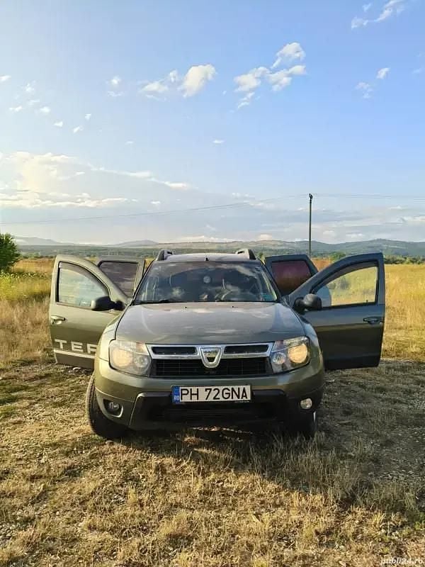 Verde Utilizat 2012 Dacia Duster SUV | 6.200 EUR (Preț bun) - Imagine 1/4