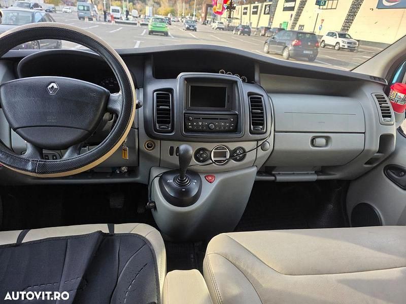 Second-hand Renault Trafic 114 CP (83 kW) 2014 Culoareverde Monovolum