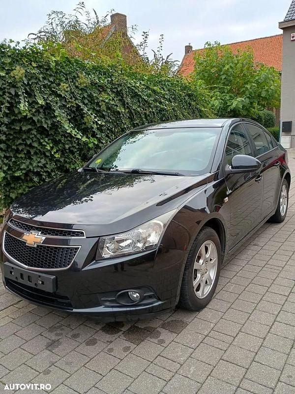 Culoarenegru Utilizat 2013 Chevrolet Cruze Berlinǎ | 4.200 EUR (Preț bun) - Imagine 1/4